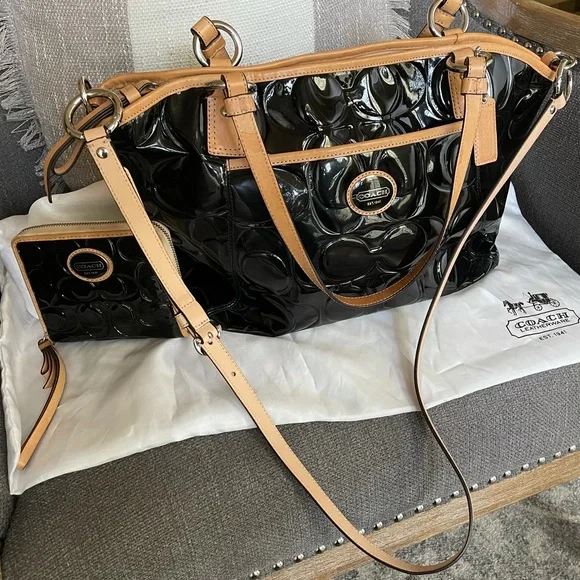 Authentic Coach Handbag,No wallet.I purchased and never used the purse. - Picture 2 of 5
